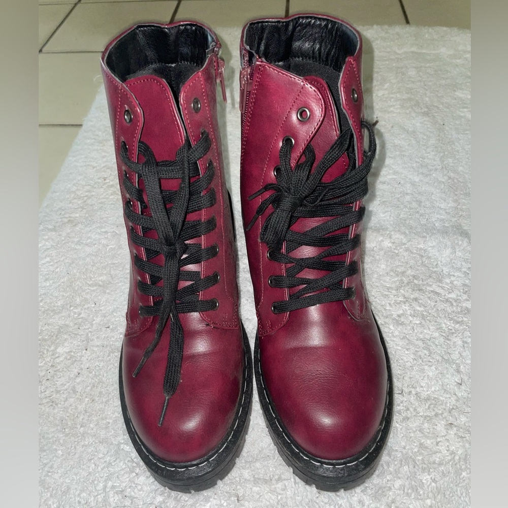 Women’s boots burgundy and black